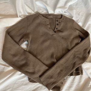 BRANDY MELVILLE | slightly cropped sweater